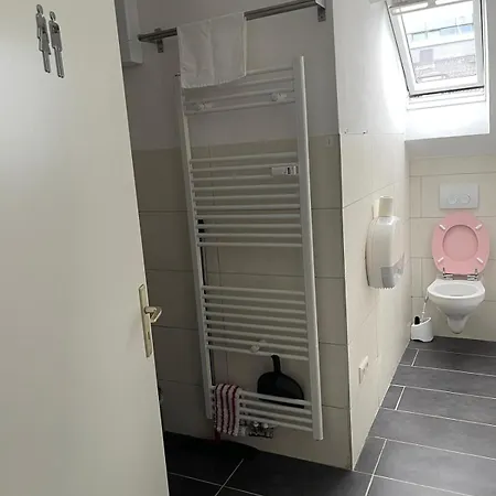 Geraeumige 3-zimmer-ferienwohnung Im Herzen Von Apartament Kassel