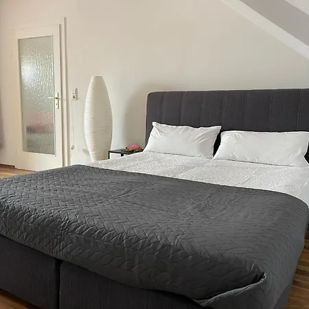 Geraeumige 3-zimmer-ferienwohnung Im Herzen Von Apartment