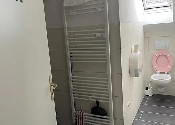 Geraeumige 3-zimmer-ferienwohnung Im Herzen Von Apartman Kassel